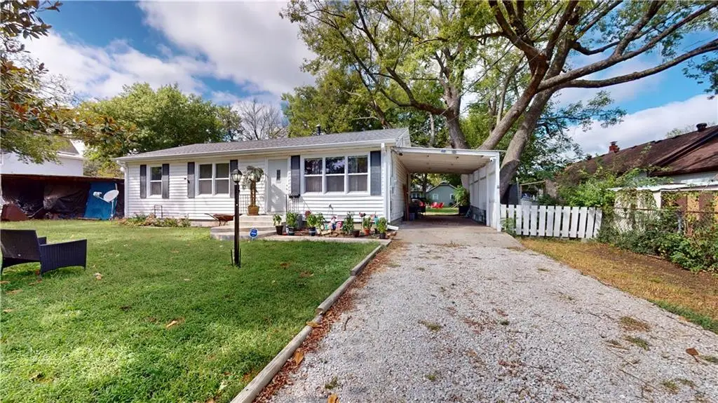 811 N Oak Street, Nevada, MO 64772 - #1