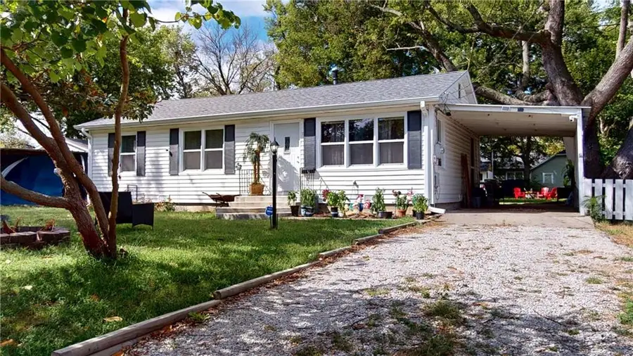 811 N Oak Street, Nevada, MO 64772 - #2