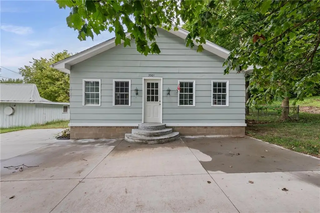 3901 S 22nd Street, Saint Joseph, MO 64503 - #1