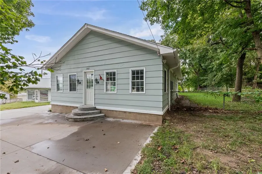 3901 S 22nd Street, Saint Joseph, MO 64503 - #3