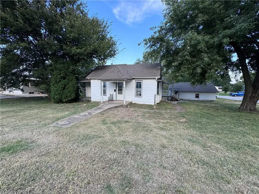 202 N Osage Street, Nortonville, KS 66060 - #2