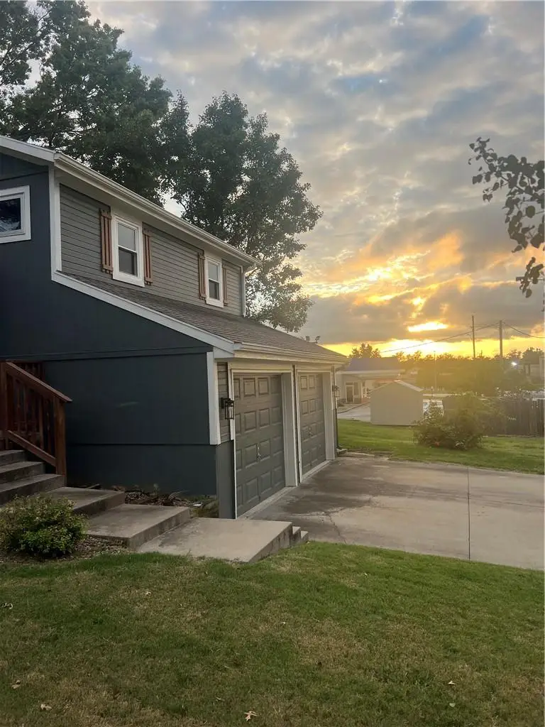 1007 W Washington Street, Harrisonville, MO 64701 - #1