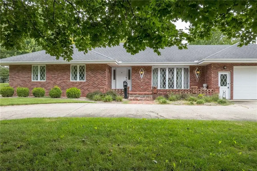 700 N Alanthus Avenue, Stanberry, MO 64489 - #2