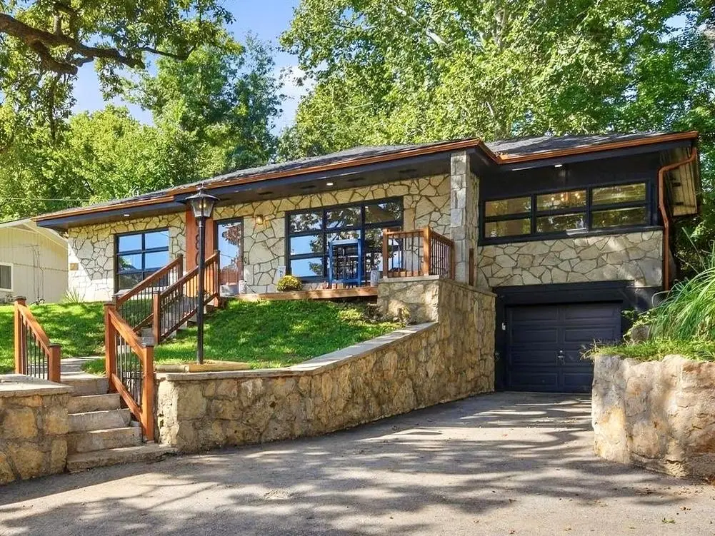 980 NW South Shore Drive, Lake Waukomis, MO 64151 - #1
