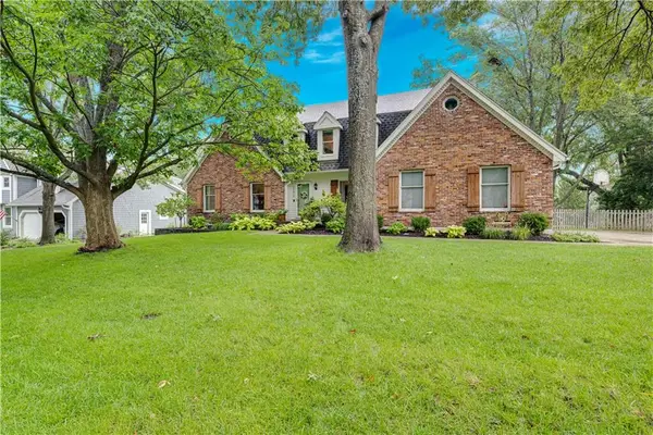 11915 Cherokee Lane, Leawood, KS 66209