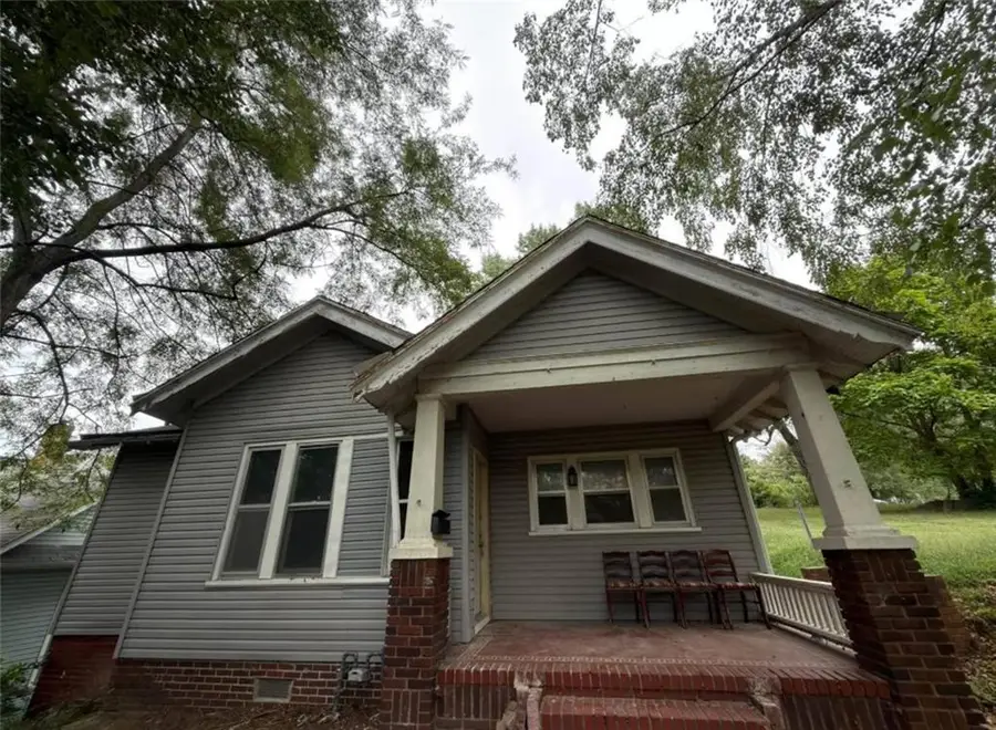 1321 S 17th Street, Saint Joseph, MO 64507 - #2