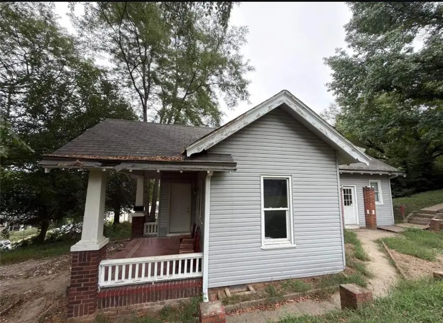 1321 S 17th Street, Saint Joseph, MO 64507 - #3