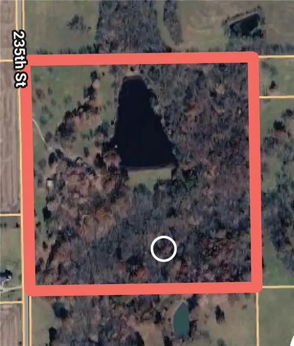 26996 235th Street, Gallatin, MO 64640