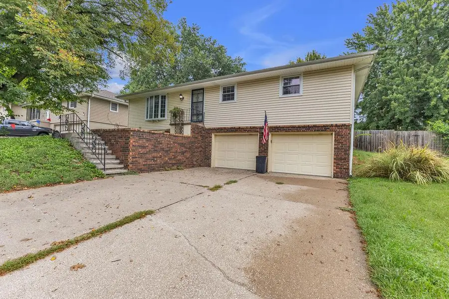 2209 N Leonard Road, Saint Joseph, MO 64506 - #2
