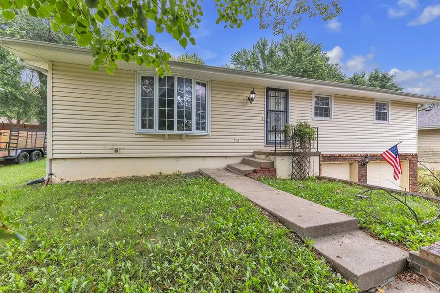 2209 N Leonard Road, Saint Joseph, MO 64506 - #3