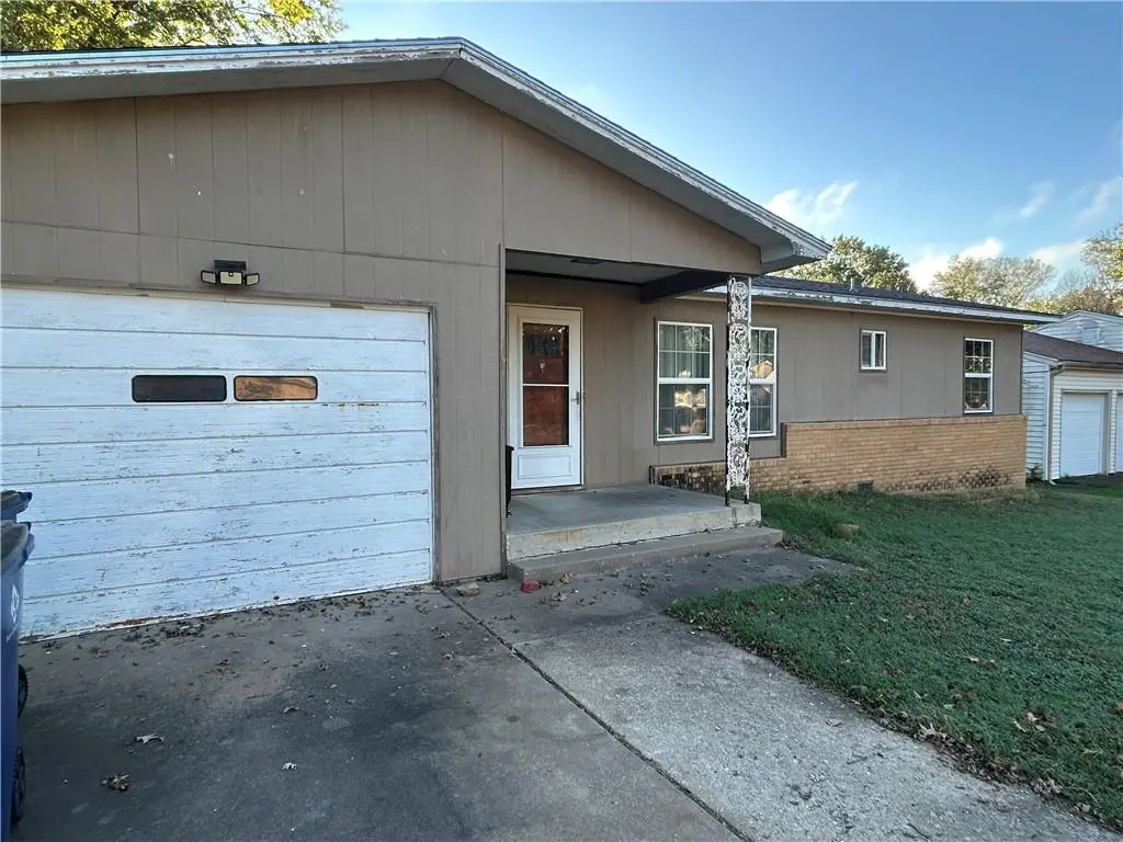 105 Overlook Drive, Coffeyville, KS 67337 - #1