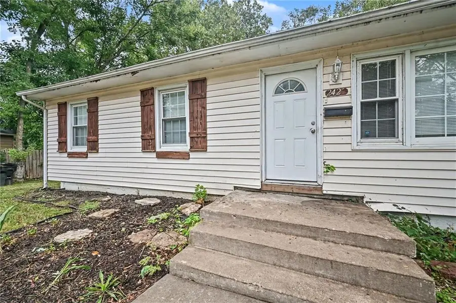 2425 S Lees Summit Road, Independence, MO 64055 - #2