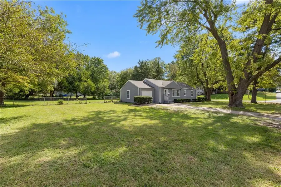 5433 Willow Avenue, Raytown, MO 64133 - #3