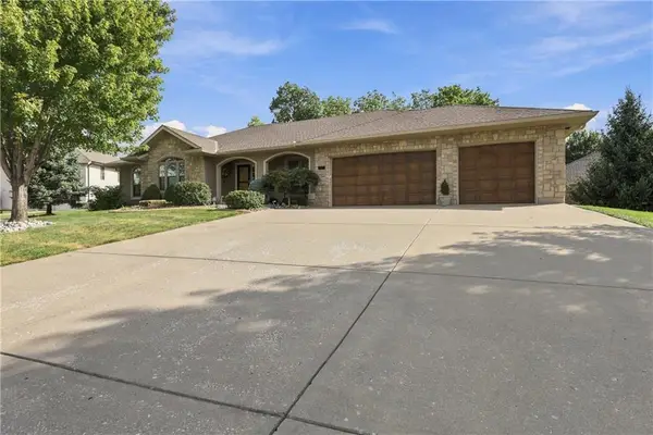 3829 S Coachman Drive, Independence, MO 64055