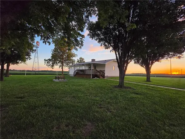 31356 NW Barton Road, Garnett, KS 66032
