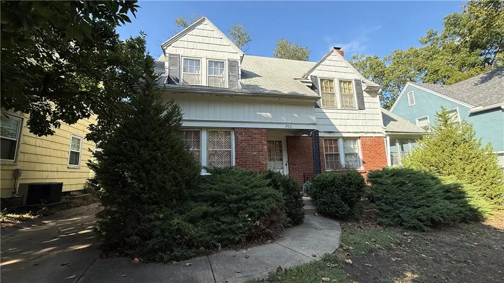 306 Meyer Boulevard E, Kansas City, MO 64113 - #1