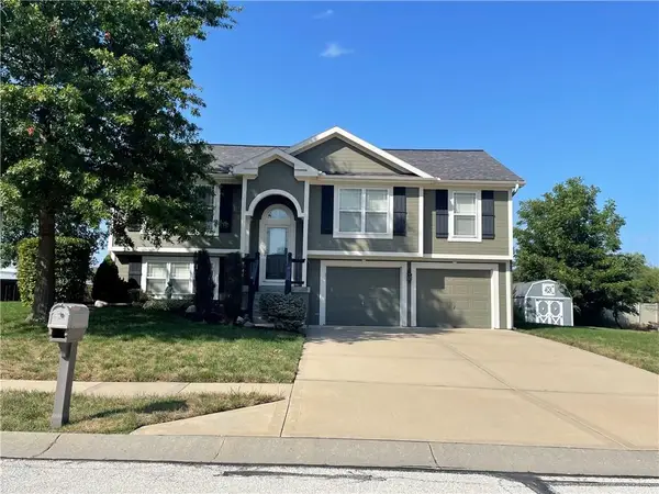 920 E 8th St Circle, Kearney, MO 64060