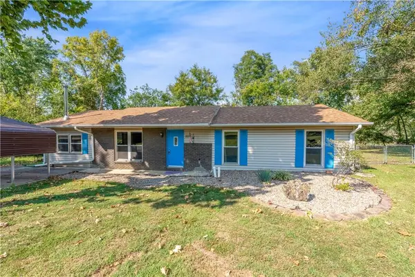 220 Salem Avenue, Knob Noster, MO 65336