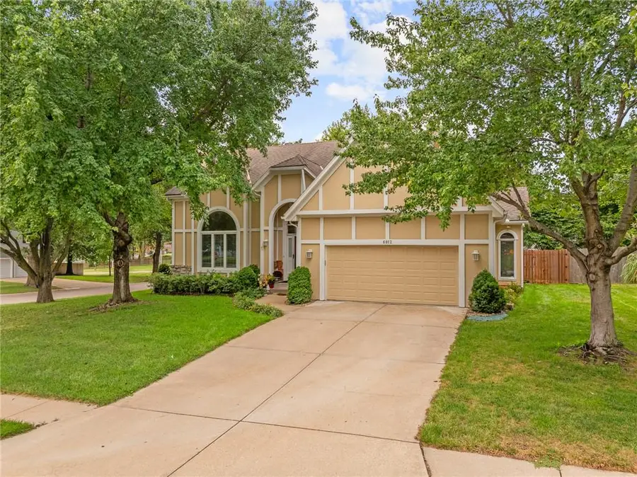 6812 Haskins Street, Shawnee, KS 66216 - #3