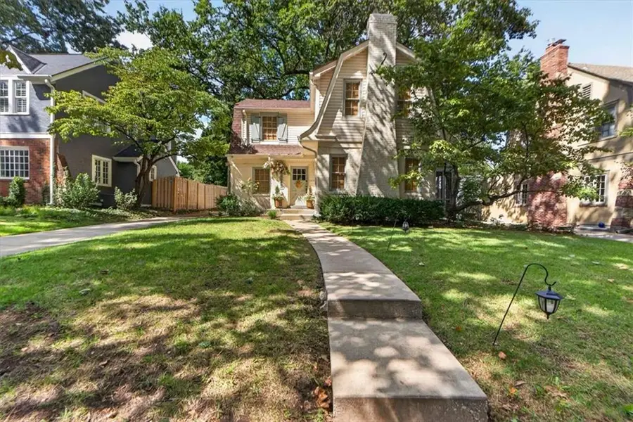 6848 Edgevale Road, Kansas City, MO 64113 - #2