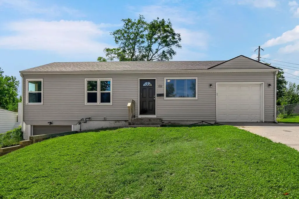 116 N Peck Drive, Independence, MO 64056 - #1