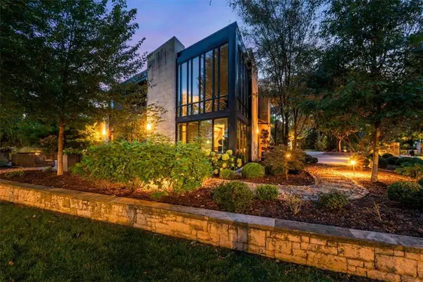 815 W 52nd Street, Kansas City, MO 64112