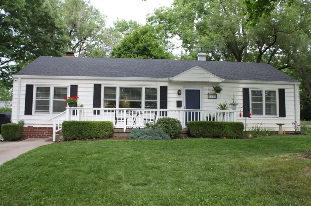 8225 Jarboe Street, Kansas City, MO 64114 - #1