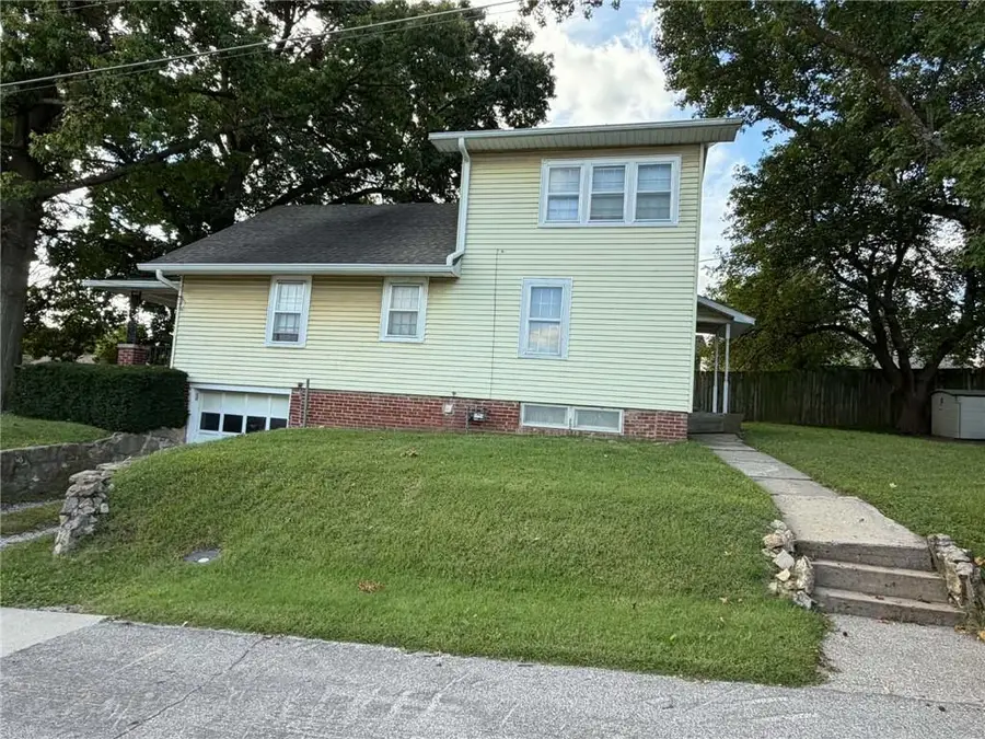 1813 Clifford Street, Saint Joseph, MO 64505 - #2