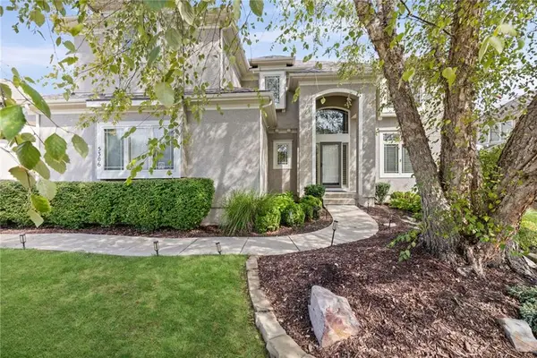 5306 W 165th Terrace, Overland Park, KS 66085