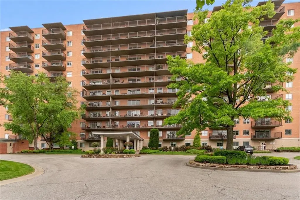 4550 Warwick Boulevard #207, Kansas City, MO 64111 - #1