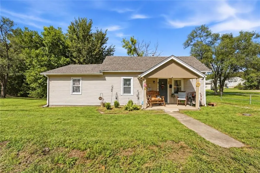908 W Main Street, Richmond, MO 64085 - #1
