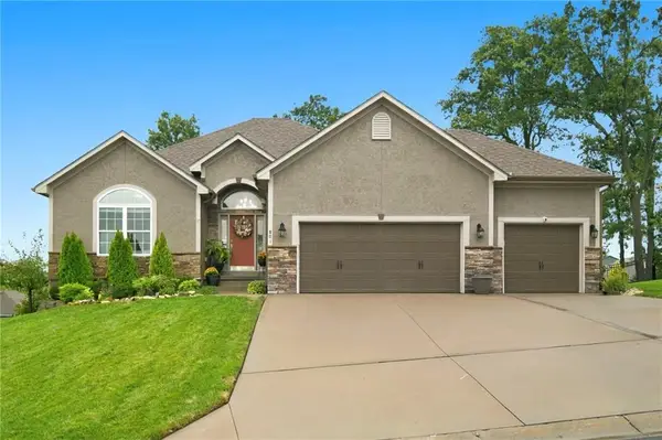 801 SE Pine Court, Blue Springs, MO 64014