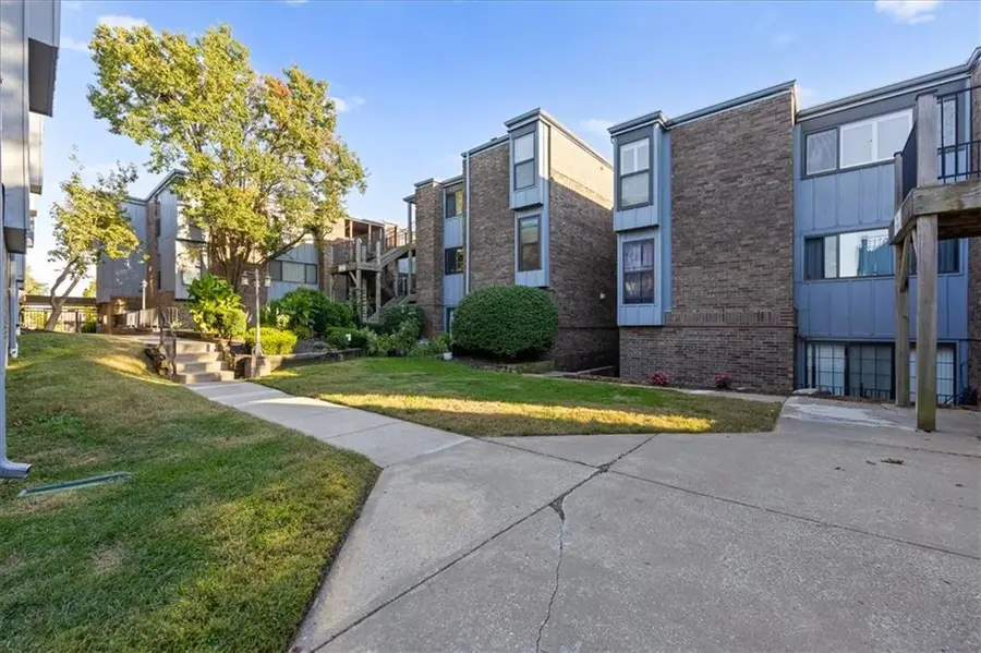 4057 Walnut Street #6, Kansas City, MO 64111 - #2