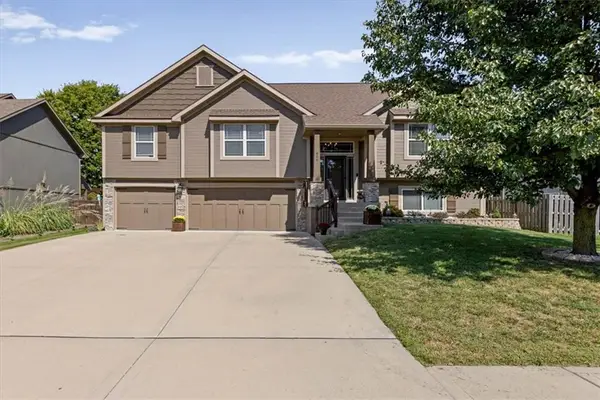 904 NW 110th Terrace, Kansas City, MO 64155