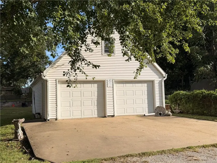 1535 S Cedar Avenue, Independence, MO 64052 - #3
