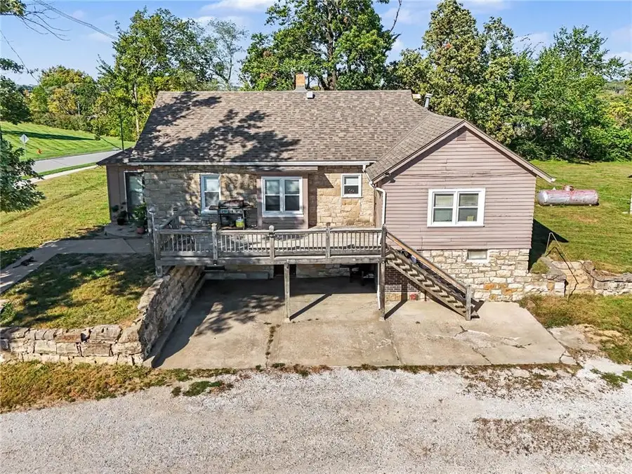 15 S 98th Street, Edwardsville, KS 66111 - #2