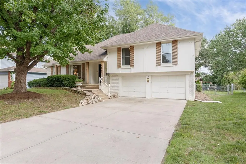 9809 Winslow Place, Kansas City, MO 64131 - #1
