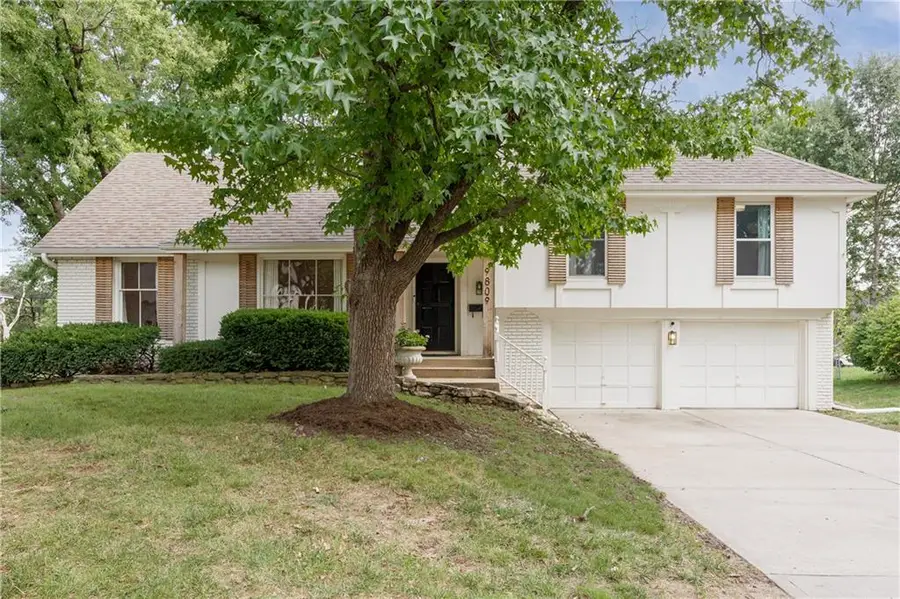 9809 Winslow Place, Kansas City, MO 64131 - #2