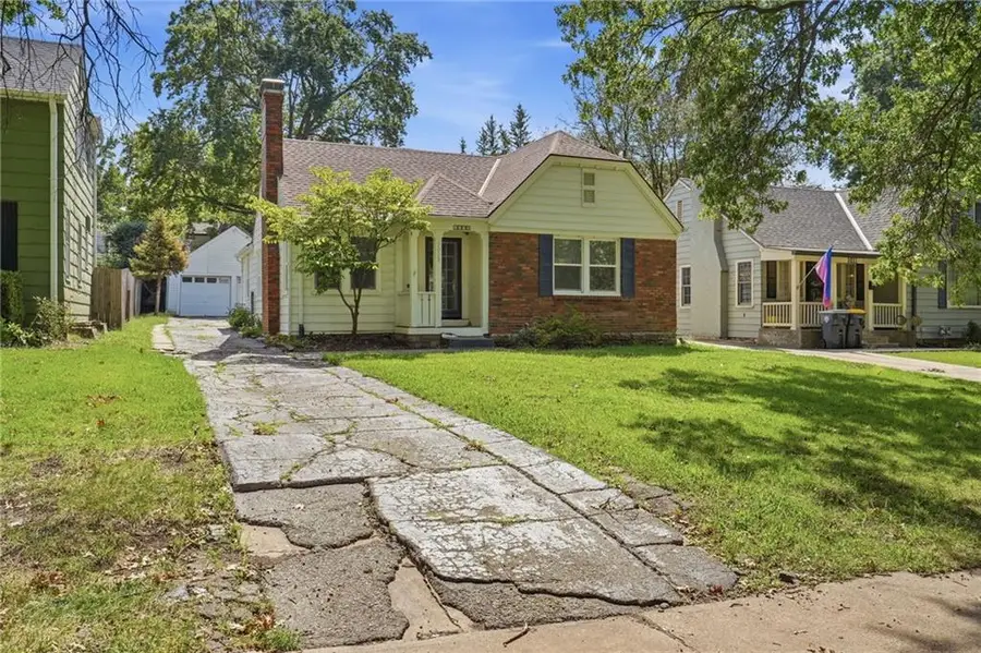 1009 W 77th Street, Kansas City, MO 64114 - #2