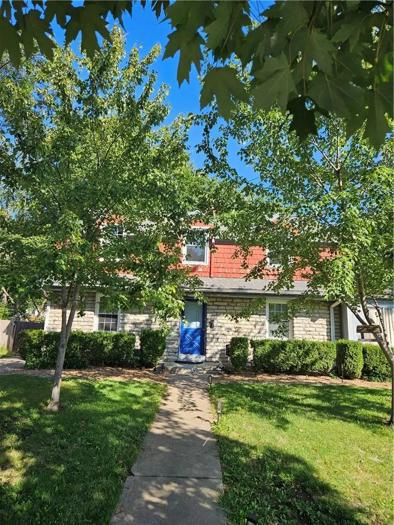 7719 Ward Parkway Plaza, Kansas City, MO 64114 - #1