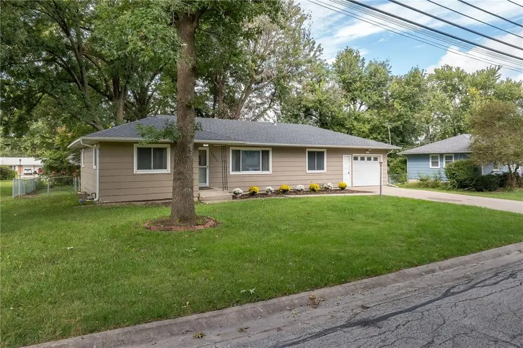 1401 N Howenstien Avenue, Cameron, MO 64429 - #1