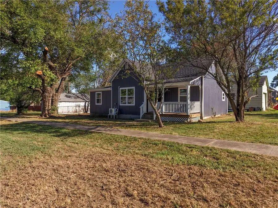 1016 N 9th Street, Independence, KS 67301 - #2