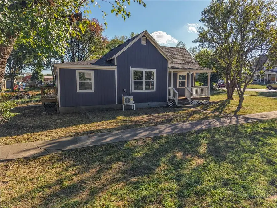 1016 N 9th Street, Independence, KS 67301 - #3