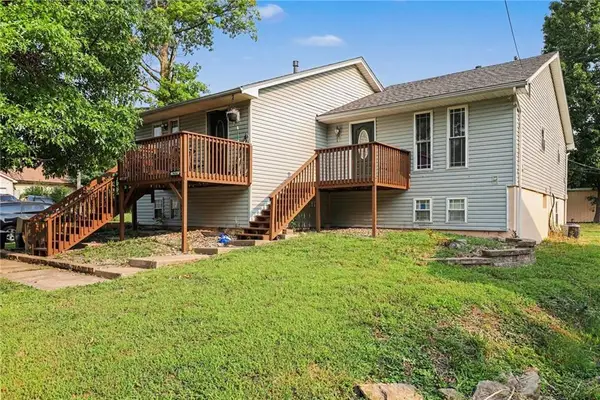 5600 - 5604 NE 50th Street, Kansas City, MO 64119