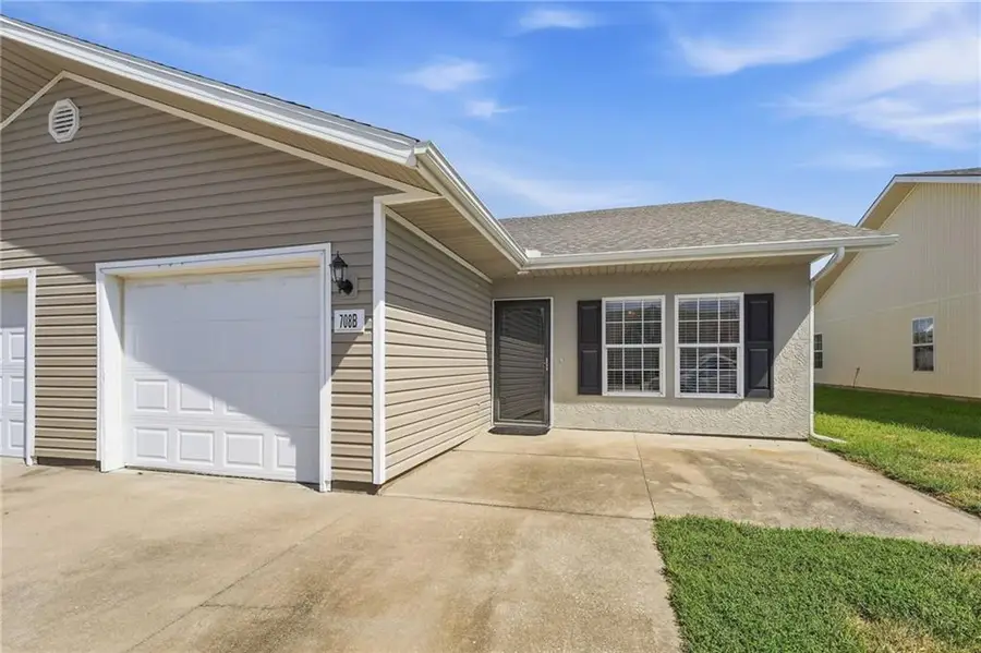 708 Meadow Court, Peculiar, MO 64078 - #3