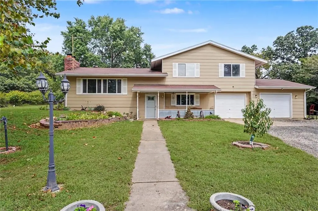 6734 Lincoln Road, Oskaloosa, KS 66066 - #1