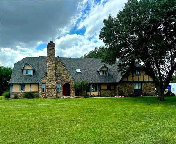 21898 Sunflower Road, Edgerton, KS 66021