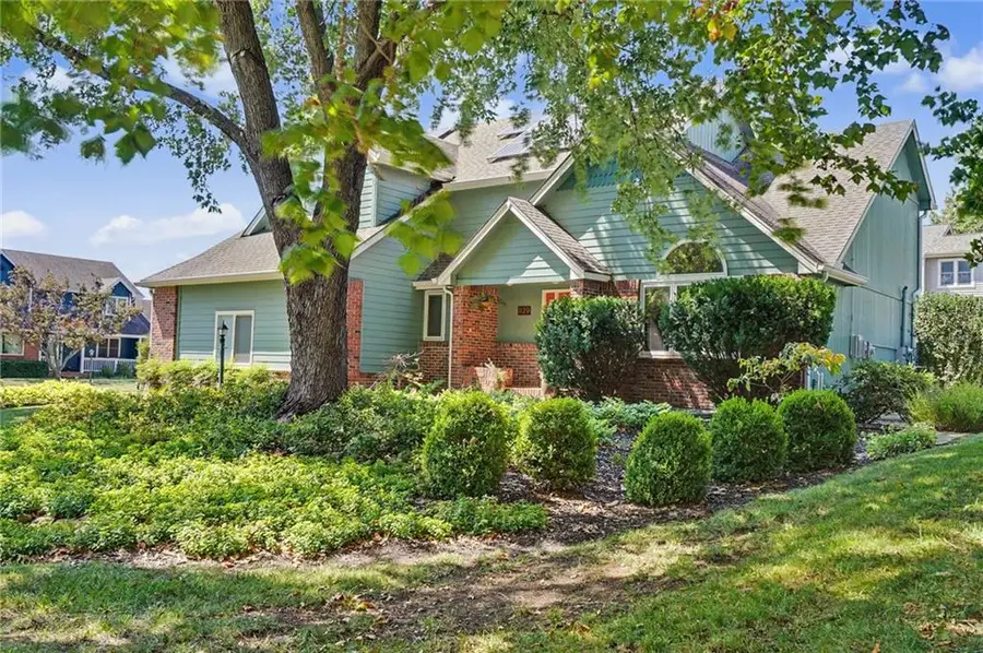 1129 Parkside Circle, Lawrence, KS 66049 - #2