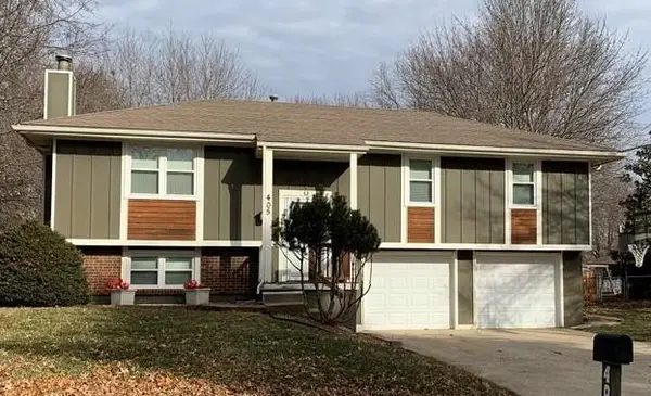 405 SW Killarney Lane, Blue Springs, MO 64014