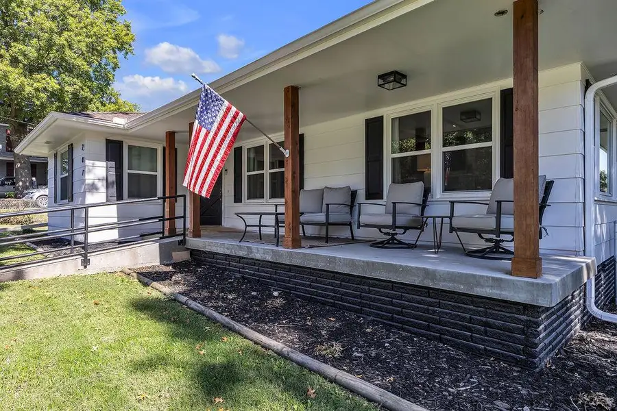 207 S 5th Street, Savannah, MO 64485 - #2